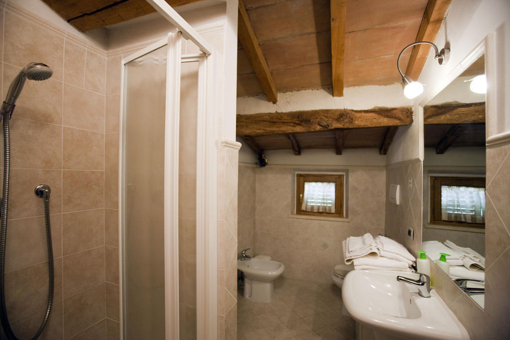 Agriturismo Podere Olivello In Val D'Orcia Montalcino Room photo